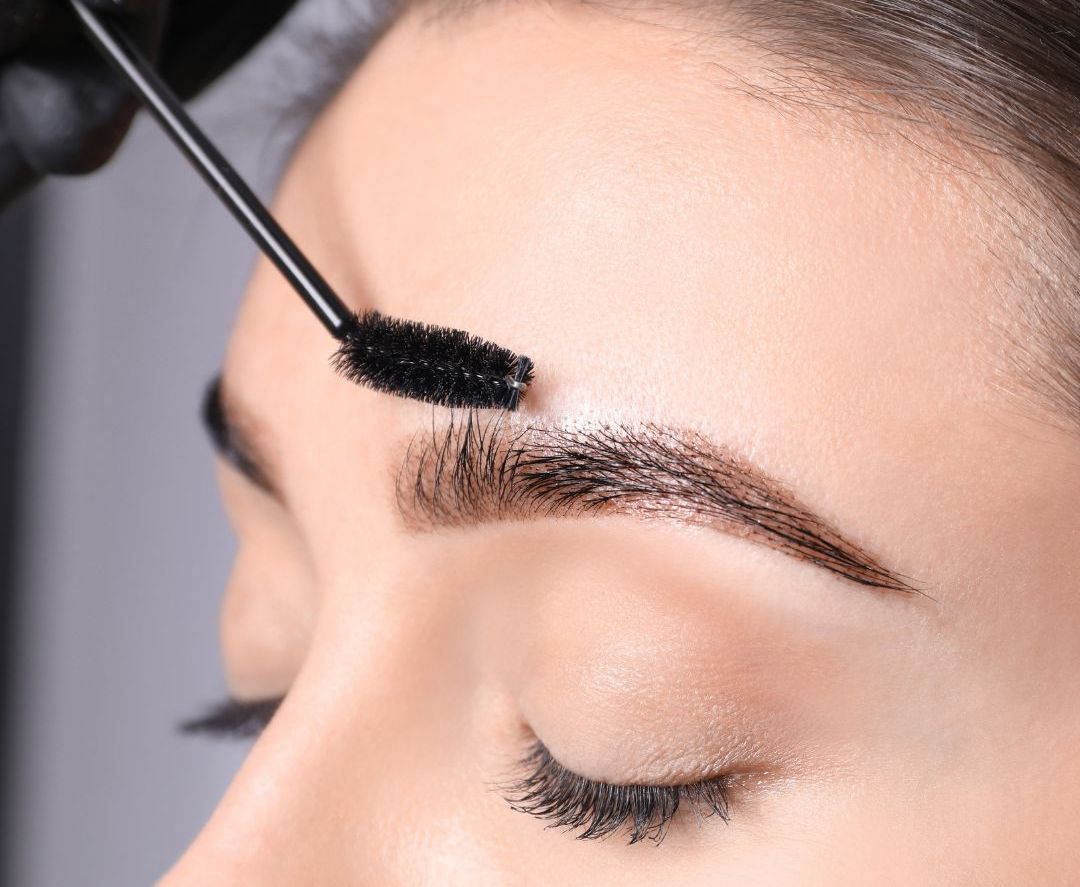 Laminarea sprâncenelor la Salon Glowartist Targu Mures